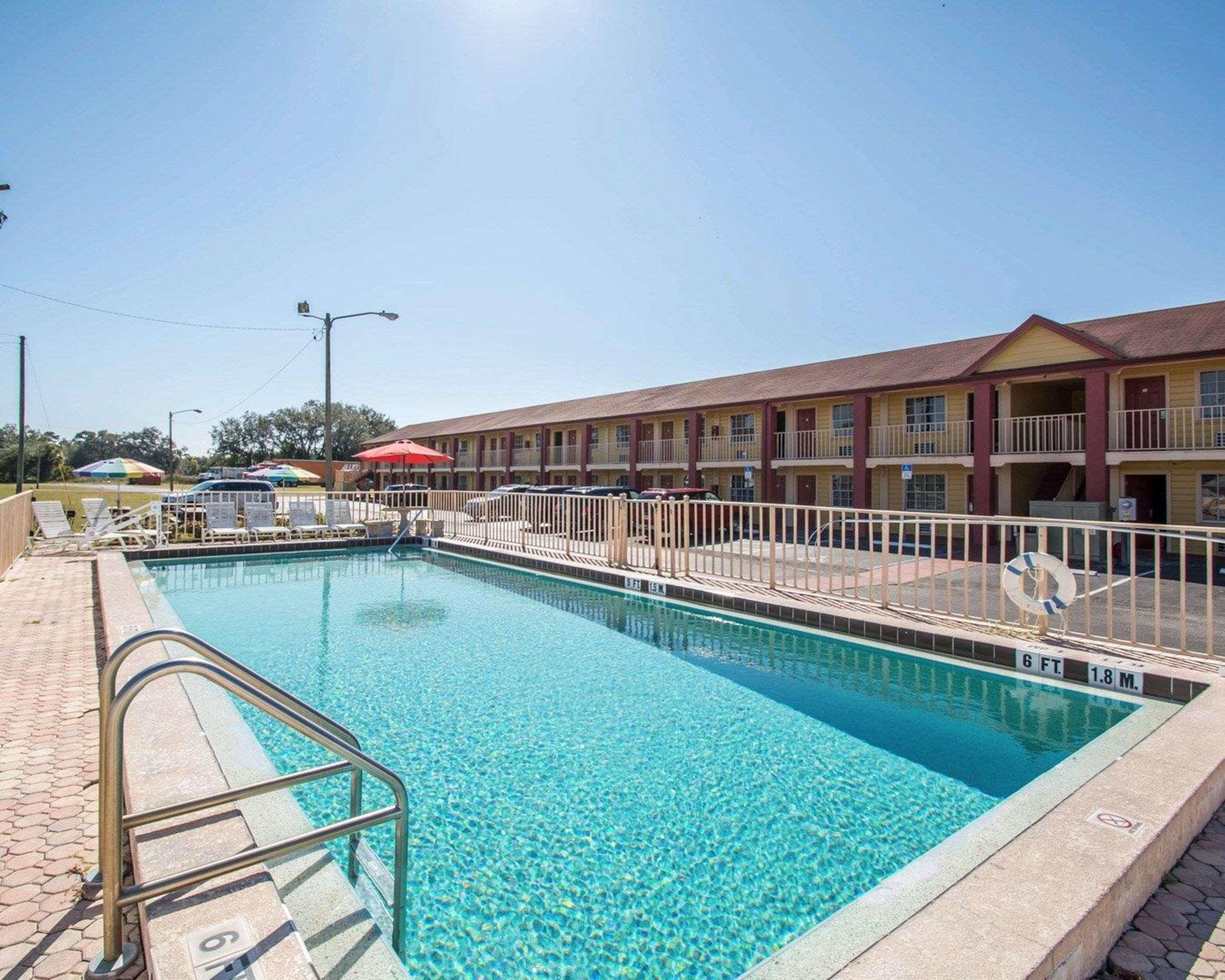 Econo Lodge Inn & Suites Maingate Central Kissimmee Exterior photo