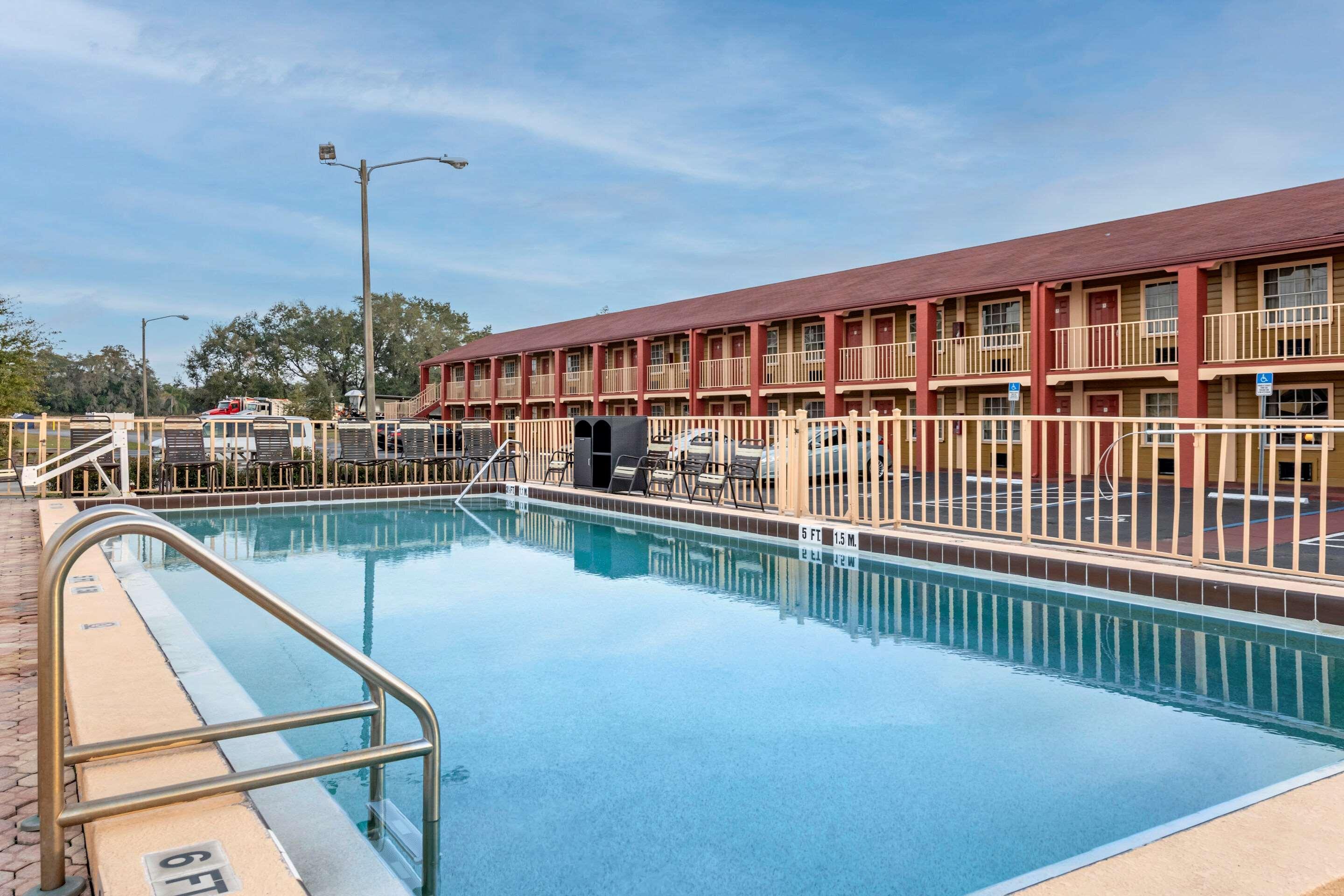 Econo Lodge Inn & Suites Maingate Central Kissimmee Exterior photo