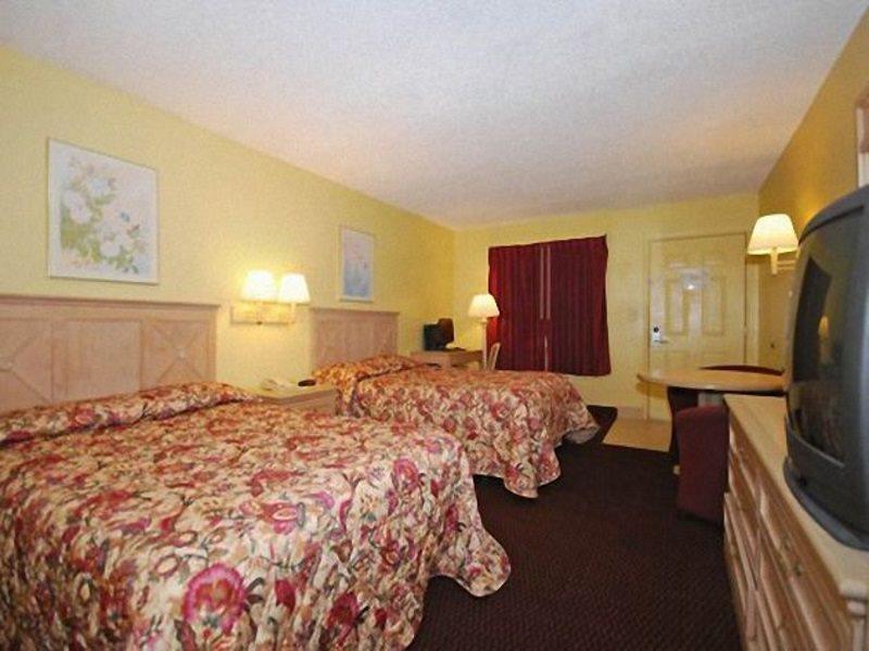 Econo Lodge Inn & Suites Maingate Central Kissimmee Room photo